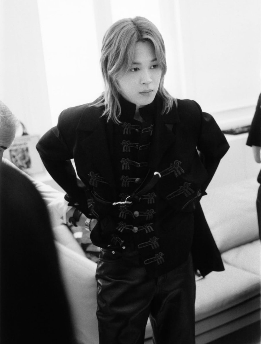 JAMJAMPICS's tweet photo. Dior posting their most beloved global ambassador on Instagram ! https://t.co/kDEgVEHYwN