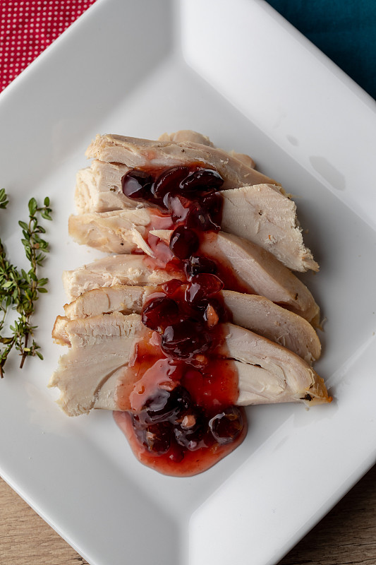 BrainYantzzqhv's tweet photo. Fall into flavor! Our Thanksgiving special turkey feast comes with homemade cranberry sauce and spiced pumpkin pie—only this weekend! Book your table now for a cozy feast! https://t.co/VMOXA4d8WU