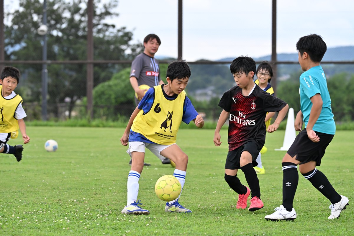 hollyhock_staff's tweet photo. 先日、オフィシャルパートナーの 「#武井工業所 presents 水戸ホーリーホックサッカー教室in桜川」を開催しました📣
桜川市を中心に合計40名の小学生と親子が参加❗️
真剣にサッカーを教わったり、親子で楽しく体を動かしたりして盛り上がりました✨

#桜川市
#水戸ホーリーホック https://t.co/VENr9cCva5