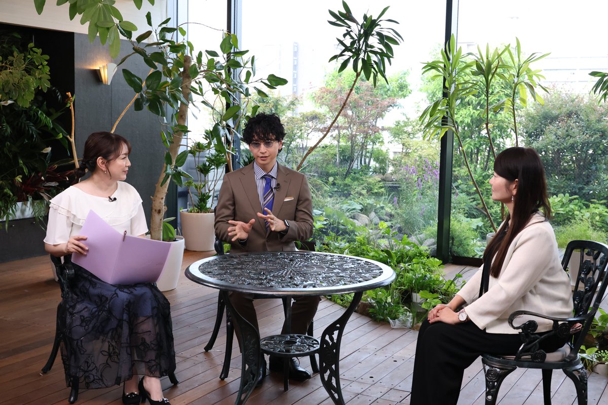 kantele's tweet photo. 関西テレビ『リーダーの流儀』
7月26日(日)あさ6：30～7：00

✨今回ご登場いただくリーダー①✨
【株式会社エアドッグジャパン】
取締役・吉川純代さんの大胆な決断力の秘密、そして温かいマネジメント術を紐解きます。

大倉さん🍀もどこか共感する部分があるようです📝

#リーダーの流儀　#エアドッグ　#大倉忠義　＃SUPEREIGHT