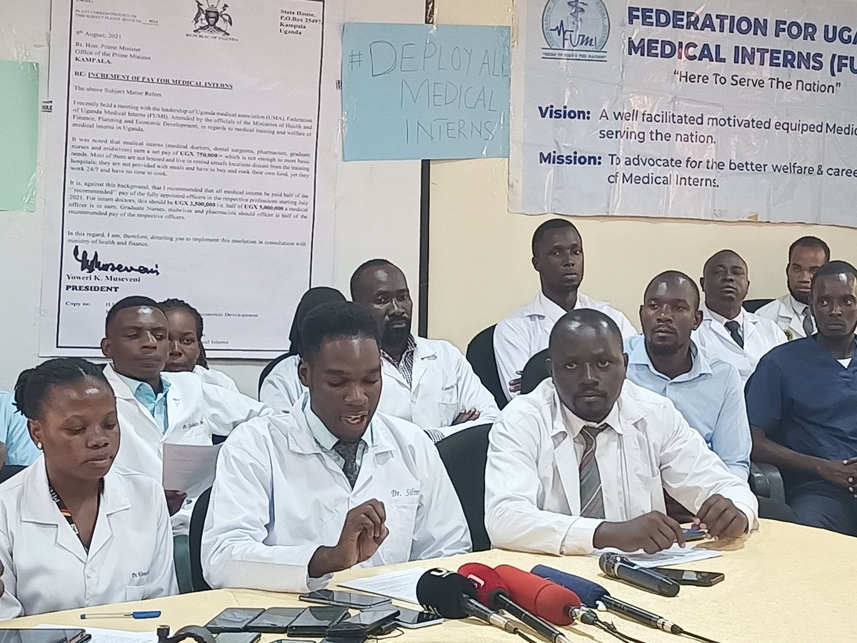 BumukaU45965's tweet photo. The Federation for Uganda Medical interns demand for the immediate implimentation of the 2021 Presidential directive on the increment of pay for medical interns to 2.5Million. The Pre interns are not happy with the decision of completely scraping of the payment of medical interns https://t.co/Vaqo2aQsrQ