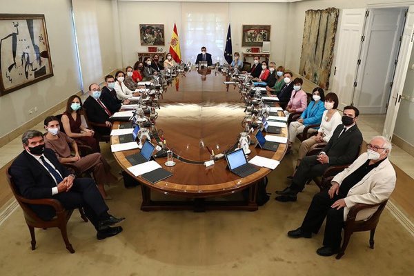 Gorka_Maneiro's tweet photo. Estos son quienes autorizaron una ayuda pública de 53 millones a Plus Ultra, solo para que, presuntamente, Zapatero lograra una buena tajada. 

Que hable la Justicia… https://t.co/LVJzwbTjIT