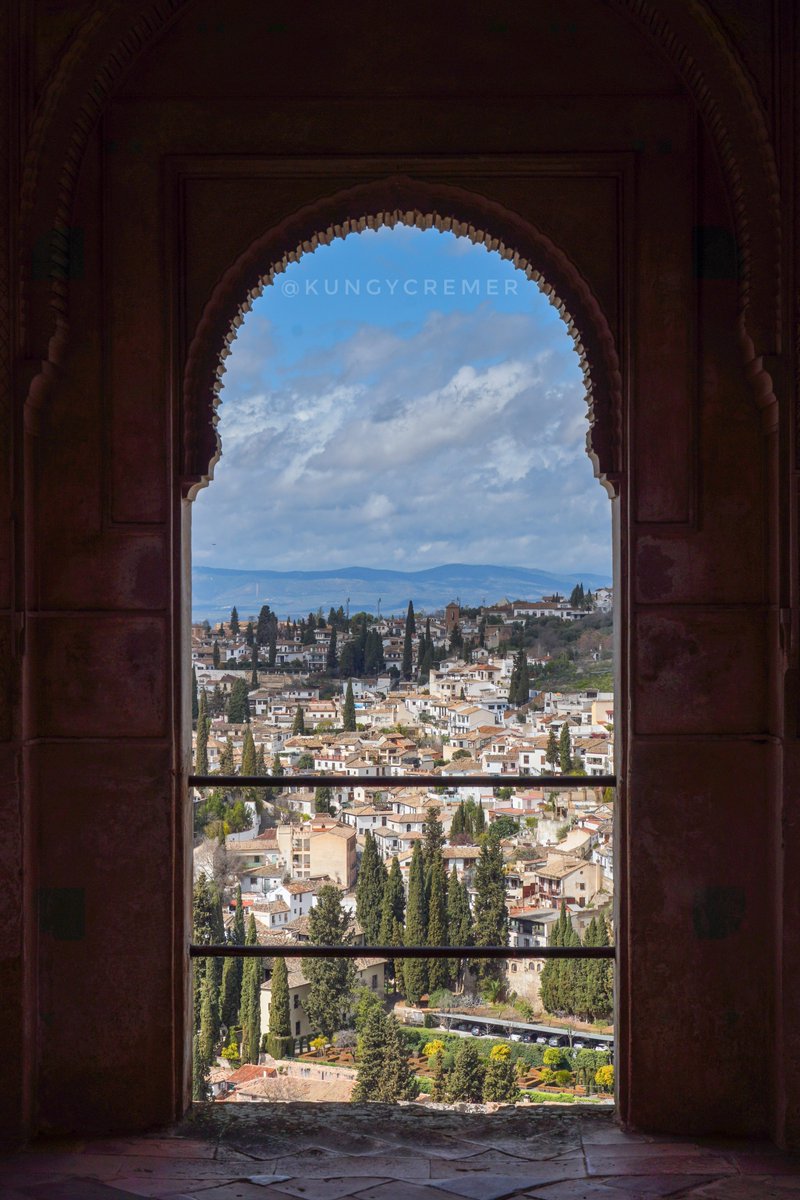 KungyCremer's tweet photo. Alhambra สถานที่ที่หลายคนไป แต่ไม่ได้เข้า!!

หนึ่งในสถานที่ท่องเที่ยวของสเปน ที่ตั๋วหมดบ่อยที่สุด 

Alhambra พระราชวังและป้อมปราการที่ยิ่งใหญ่ สถาปัตยกรรมอิสลามที่ปราณีต ลวดลายแกะสลักที่สวยงาม สวนสีเขียว และวิวเมือง Granada แบบพาโนราม่า ที่มองเห็นครอบคลุมทั้งเมือง

ภายในมีหลายโซนให้เดินชม ใช้เวลาอย่างน้อย 3 ชม. ถ้าต้องการชมให้ครบทุกส่วน โดยเฉพาะ Nasrid Palaces ที่เป็นไฮไลท์ของที่นี่ และต้องเข้าตามรอบเวลาเท่านั้น 

แนะนำให้จองล่วงหน้าอย่างน้อย 1 เดือน เพราะที่นี่เป็นไฮไลท์ที่ห้ามพลาด เรียกได้ว่าคนที่มาเที่ยว Granada คือมาเพื่อสถานที่นี้โดยเฉพาะ

ใครกำลังวางแผนจะไป เช็คตั๋วได้ที่นี่ >> https://t.co/A4D7M4u6JJ