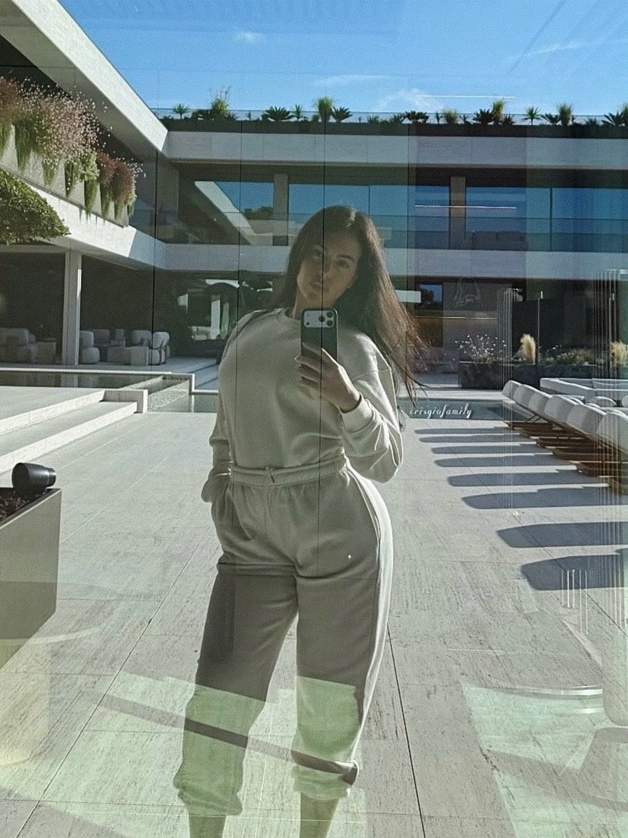 georginagio_bae's tweet photo. 🤍✨ https://t.co/eS6Z9vnZg9