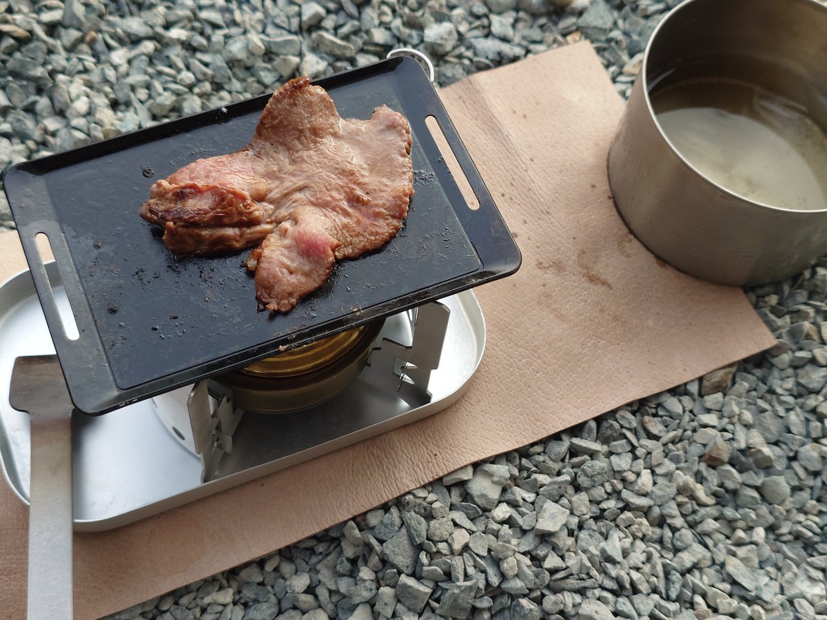 error_02_s's tweet photo. 外で牛タン焼いてハイボール飲むだけオジサン https://t.co/edBPEY8BT5