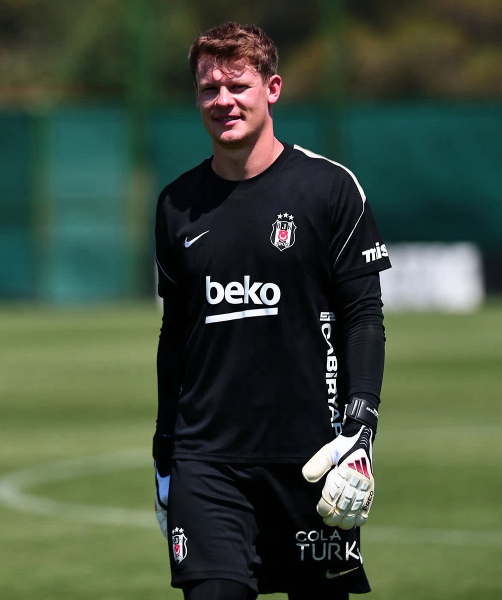 agacliyol_'s tweet photo. Alexander Nübel, antrenmanlarda 2-3 tane asist yapmış. Nübel’in ayakları çok iyi dediler. 

(Murat Özen) https://t.co/YIkioMQatA