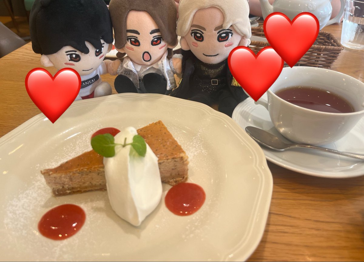 728h4's tweet photo. 芸能人に興味ない姉を連れて私的ラストおそ松さん観てきた🥹❤️姉は映画が始まるまでAぇが主演って知らんかったらしい🤣まさかすぎた🤣そんな姉も面白いって言うてくれて嬉しかったな〜🎶おそ松さん最高🎶 https://t.co/OJJNwFoqld