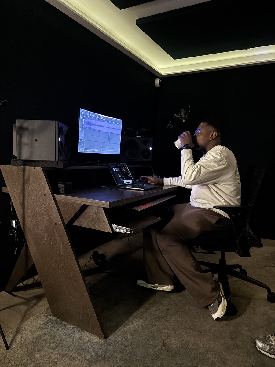 djneizer's tweet photo. #dj #djneizer #musicforthesoul https://t.co/FkdAg7OxAS