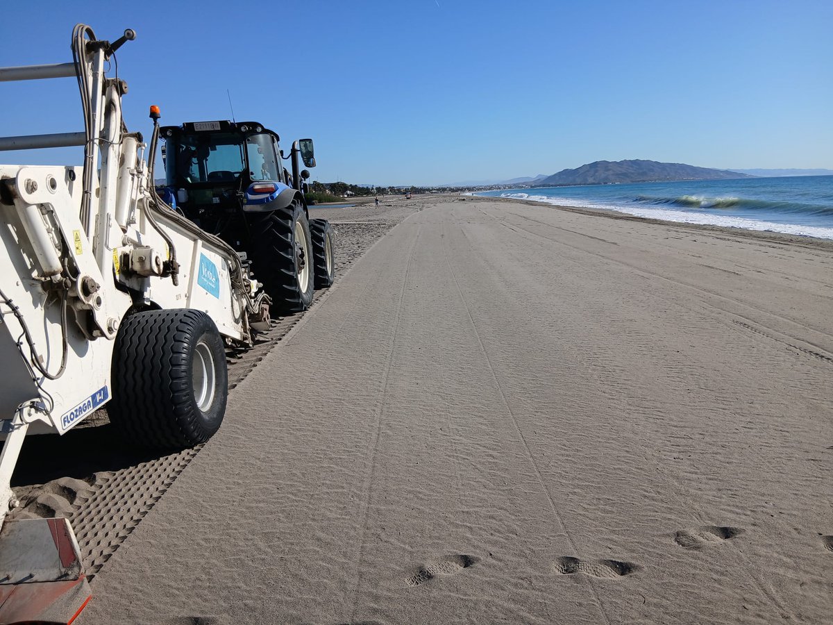 GRUPORAGA_SA's tweet photo. 🌿☀️ En verano, #Vera multiplica su actividad y nosotros reforzamos los servicios de jardinería, limpieza viaria y playas. Desde flor de temporada y remodelación de espacios hasta el acondicionamiento para eventos y emergencias. Cuidamos la ciudad cada día. 💚
#GrupoRaga https://t.co/Rdj12Dhabg
