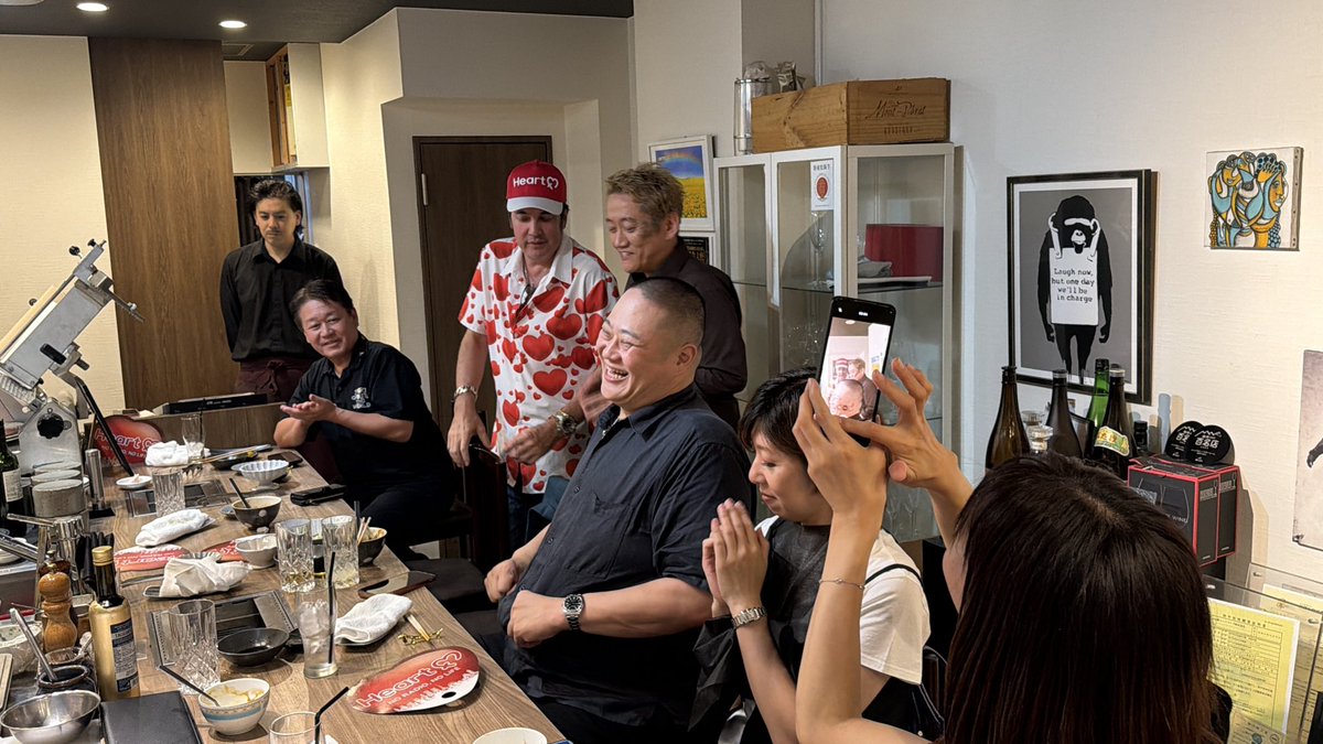sumachanTV's tweet photo. 昨日は近しい関係者を招いて感謝の宴と活動報告会。
カウンターのみの布袋さんやサカナの山口君も常連の某焼肉店(モネ)
まじで美味いですよ、オススメ。
名前は言えないけど(モネ) https://t.co/QT3dbMDJUI