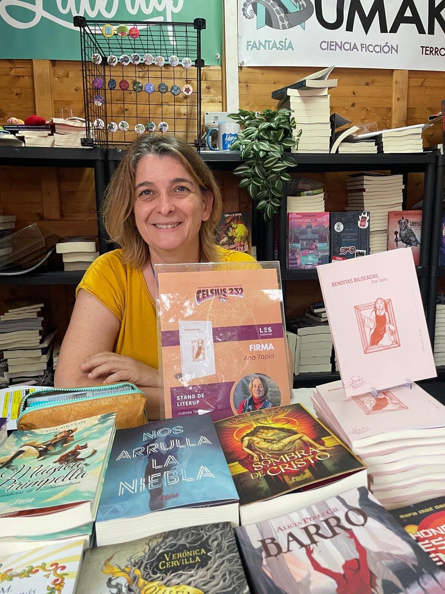 LESeditorial's tweet photo. 🏳️‍🌈ORGULLO de autoras firmando en el #celsius232 https://t.co/jG8hq8b3Wp