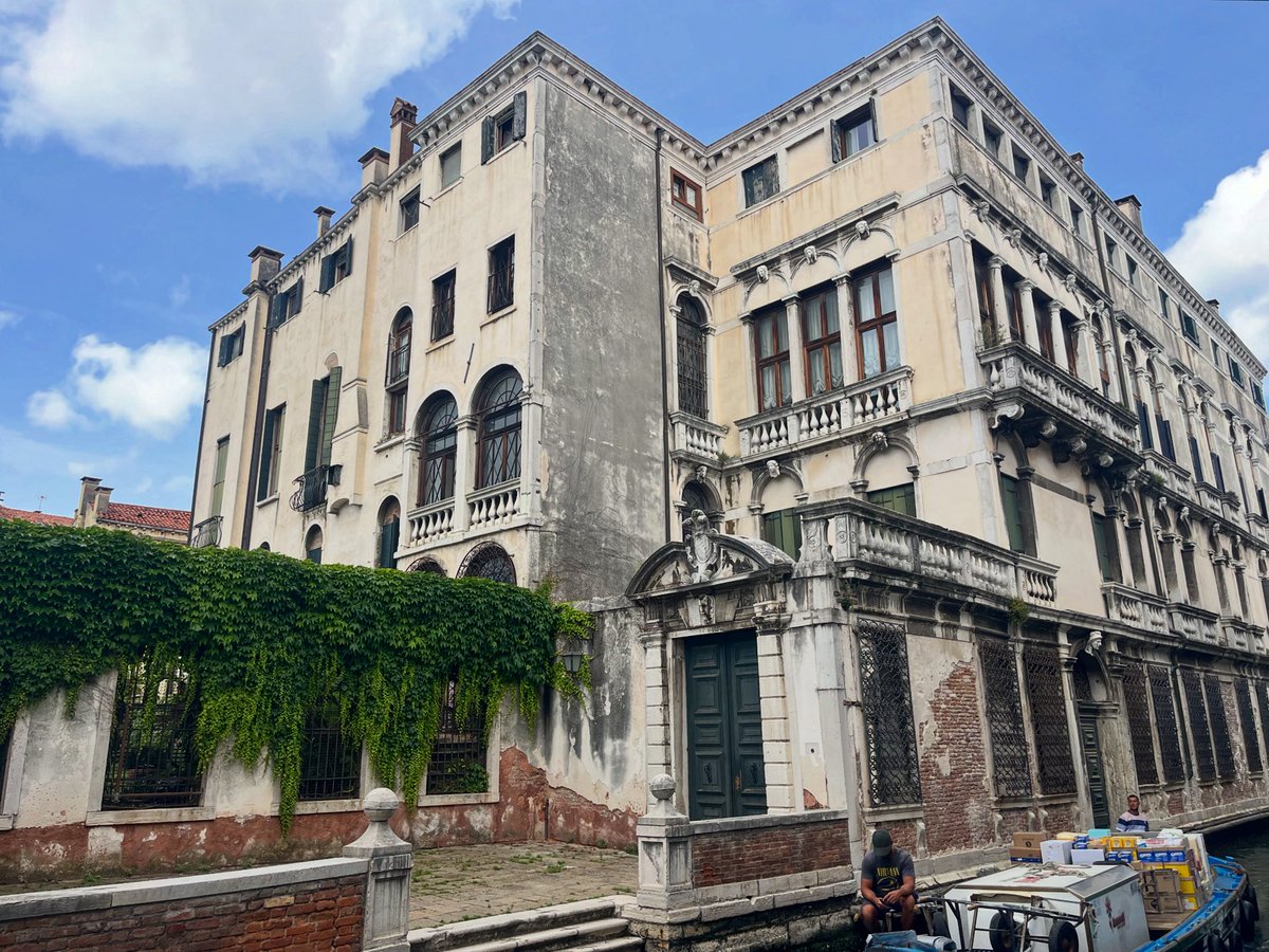 mikaelsilf's tweet photo. Venice, part III
Besides #Venice’s main attractions, I also made a point of exploring some of its lesser-known corners. And there’s truly something for everyone here 🤭 Museums like #CaPesaro,..⬇️ https://t.co/9kTwPxEjKK