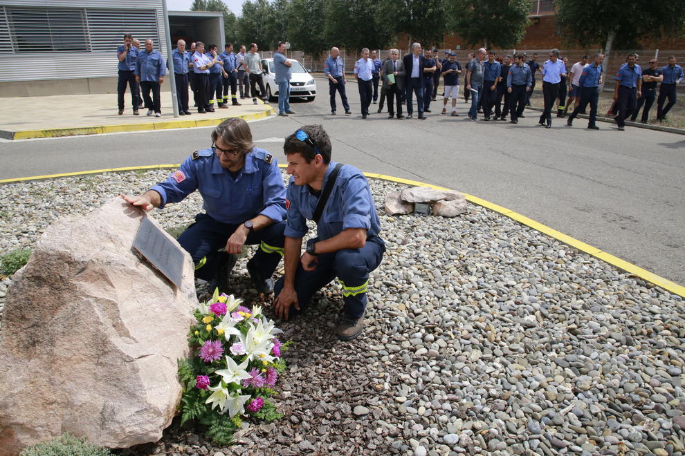 deleslletres's tweet photo. Ramon Espinet.
Jaume Arpa.
Pau Costa.
Jordi Moré.
David Duaigües.

Eren membres del Grup d'Actuacions Forestals de Lleida, morts el 21 de juliol de 2009 en l'incendi provocat per dos piròmans confessos a Horta de St Joan, la Terra Alta. https://t.co/pPdWSo9JLw
