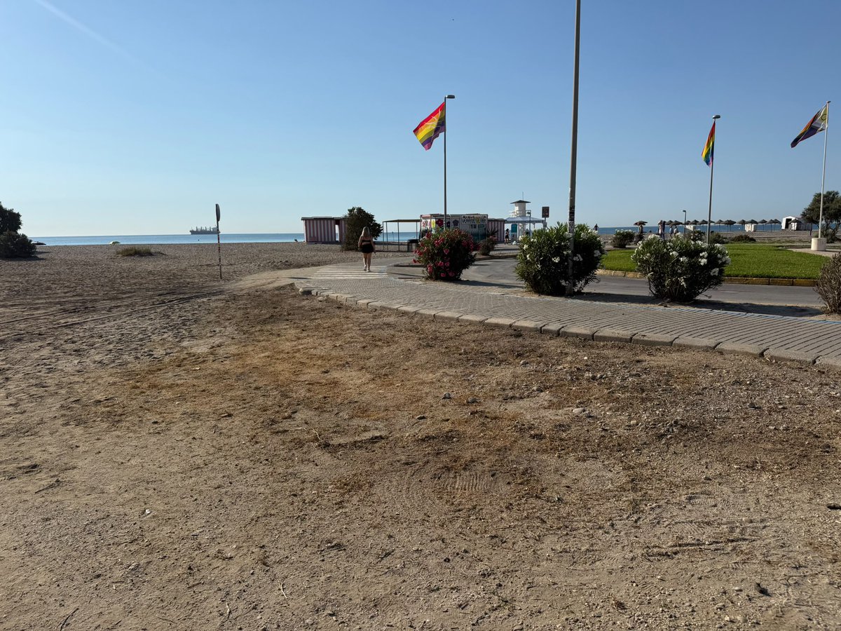 GRUPORAGA_SA's tweet photo. 🌿☀️ En verano, #Vera multiplica su actividad y nosotros reforzamos los servicios de jardinería, limpieza viaria y playas. Desde flor de temporada y remodelación de espacios hasta el acondicionamiento para eventos y emergencias. Cuidamos la ciudad cada día. 💚
#GrupoRaga https://t.co/Rdj12Dhabg