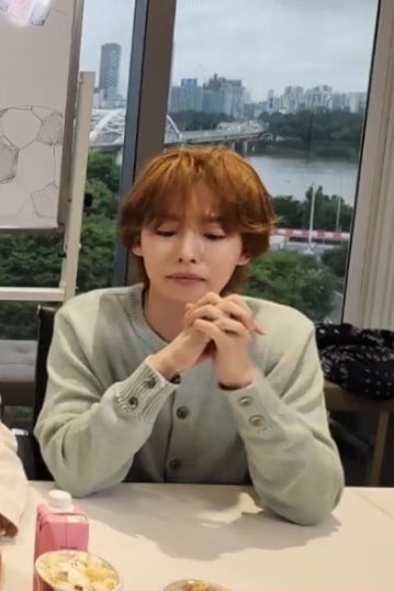 Chanok0817's tweet photo. 아니 이분 2017년이신가요?ㅜ ㅜ 인형같으시네 https://t.co/Z2d1kAGt4U