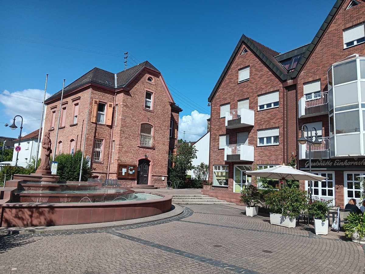 CTreulieb's tweet photo. Die Mietpreise in #Frankfurt sind lt. FAZ in #Harheim am niedrigsten. Das ist verständlich, weil hier gibts eine eigene Quelle und das kleinste Naturschutzgebiet in Hessen, Spielplätze für jung und alt, Störche an der Nidda und man wird ständig gegrüßt. Wer will denn so leben? https://t.co/Z7SrEHpwO2