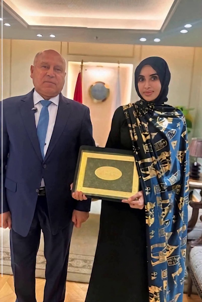 ShehabNany's tweet photo. منعت الأطفال من رشق القطار.. سيادة وزير النقل الوزير/كامل الوزير: يعين سيدة أسوان بشركة قطارات النوم  الف مبروك تستاهل بنت مصر❤🇪🇬 https://t.co/C5WLBSfJhb