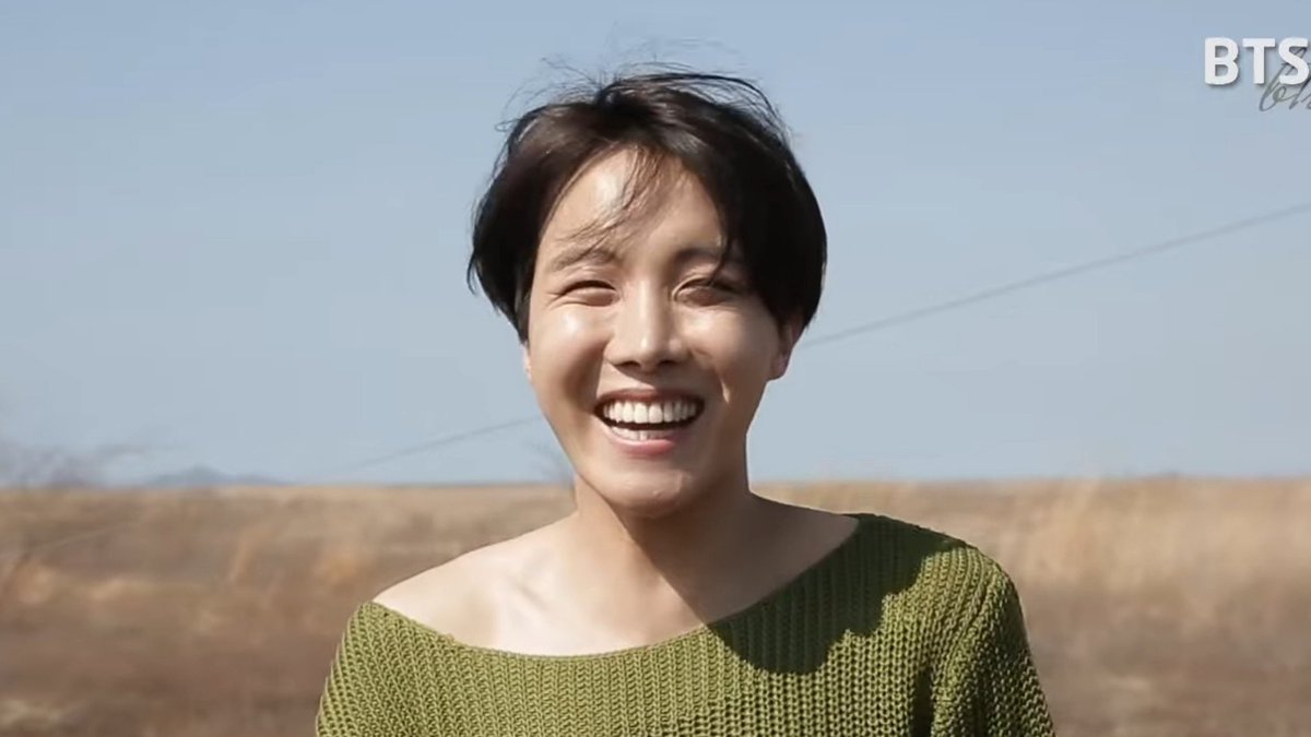 ilyouhobi's tweet photo. 2018 🥺🤏🏻                                     2026 😭🤏🏻 https://t.co/EW9Xu4UF5t