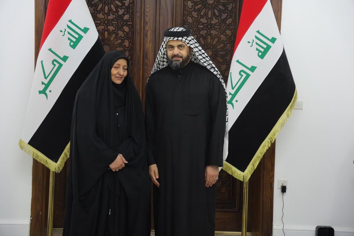 BasQasm97994's tweet photo. بقلوبٍ يملؤها الامتنان والتقدير، تتقدم الحاجة أم الشهيد القائد وسام أبو جعفر العلياوي بخالص الشكر والعرفان إلى #الشيخ_الأمين، تثمينًا لمواقفه الإنسانية الأصيلة، ورعايته الكريمة واهتمامه المتواصل بها، وبعوائل الشهداء وأبنائهم.

وتسأل الله تعالى أن يحفظه، .

#الحُسين_نهجُنا https://t.co/fXQOuz6j54