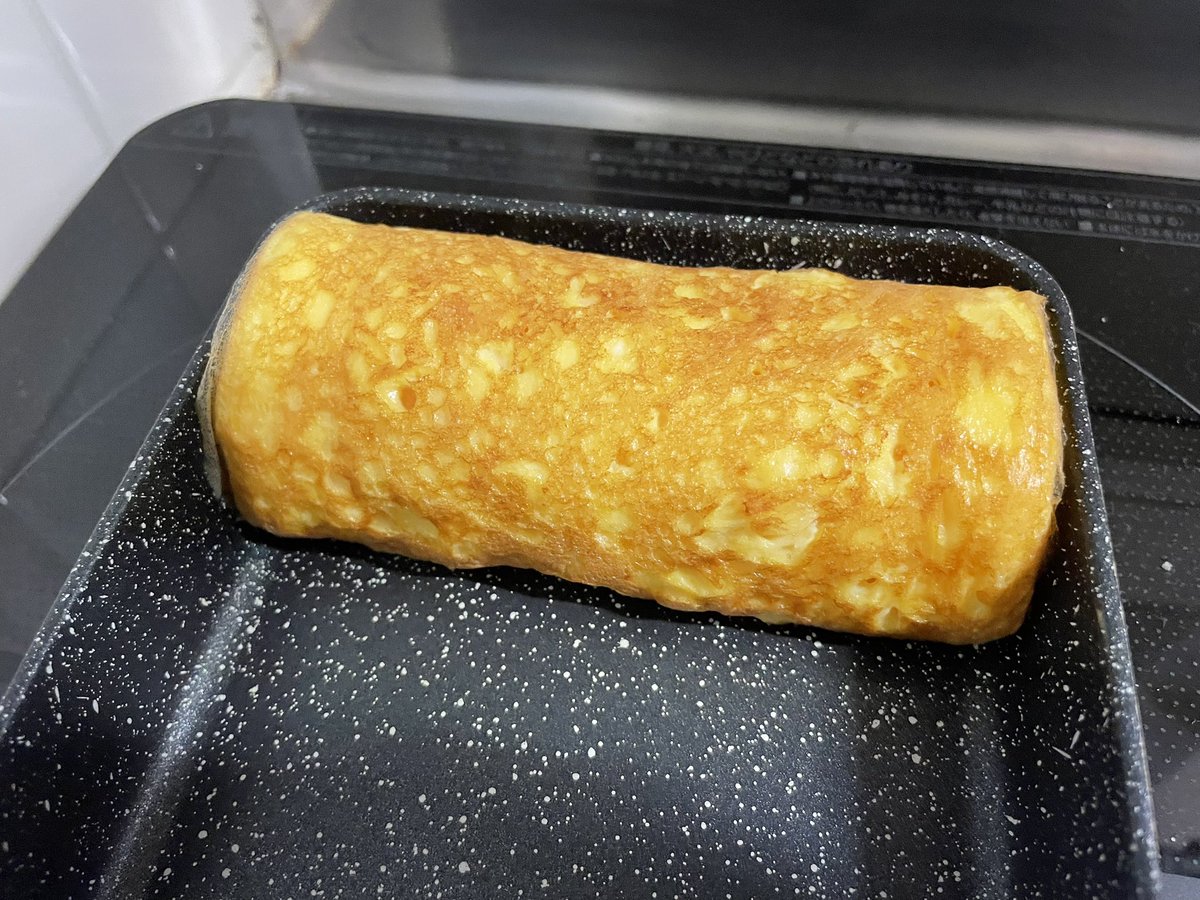 明日のお弁当用の卵焼き！ IHのおっきい方でやったら昨日よりうまく