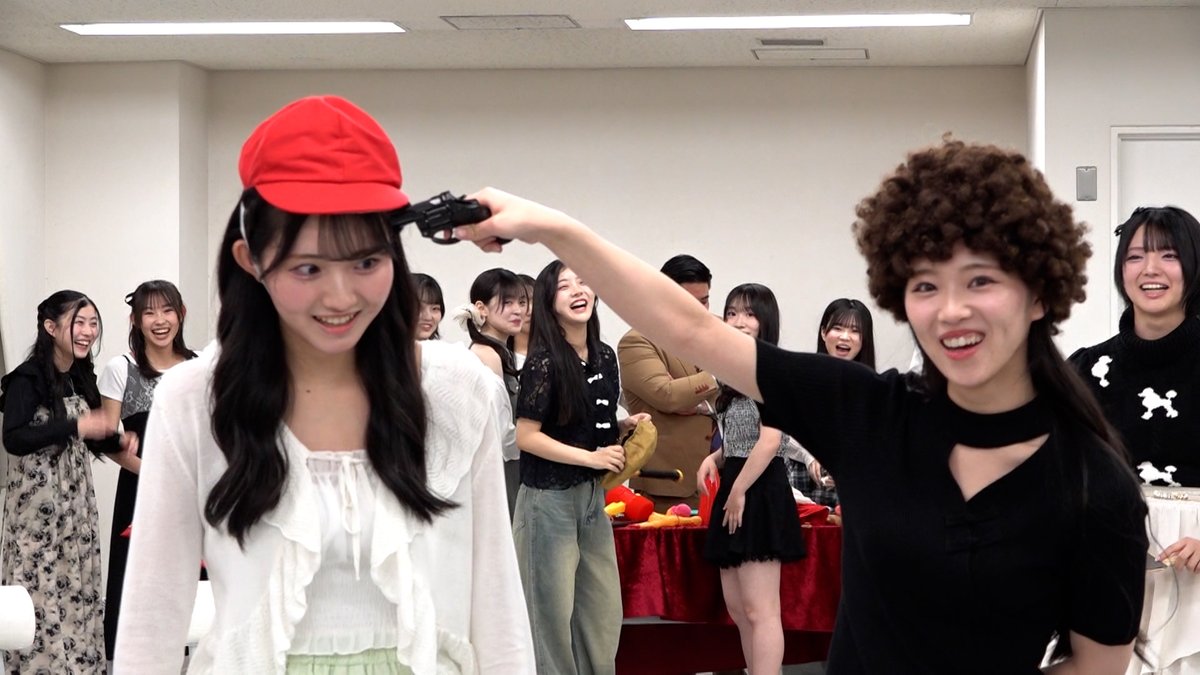 yuugata48plus's tweet photo. #10期にCHUもく
このあと22時〜、プレミア公開！
１年でバラエティ力は上がったのか？をモノボケで検証！質より量で勝負してます。あと、先日のメラメラNMB48でれいぽん推しを公言したひできさんが修羅場をむかえてます。
きょーことしゃんは、番組の思い出を語ろう！

#タイムキーパー 
#芳賀礼 https://t.co/J0gaJ4TESx