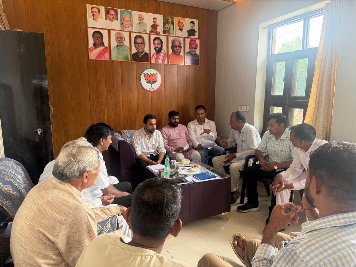 sandeepazadhr's tweet photo. शक्ति केंद्र संगठनात्मक बैठक, बाड़ोपट्टी, धिकताना (बरवाला)

@BJP4India 
 @BJP4Haryana 
@NayabSainiBJP 
@bjparchanagupta 
@PhanindranathS3 https://t.co/BvUVZ50EmK