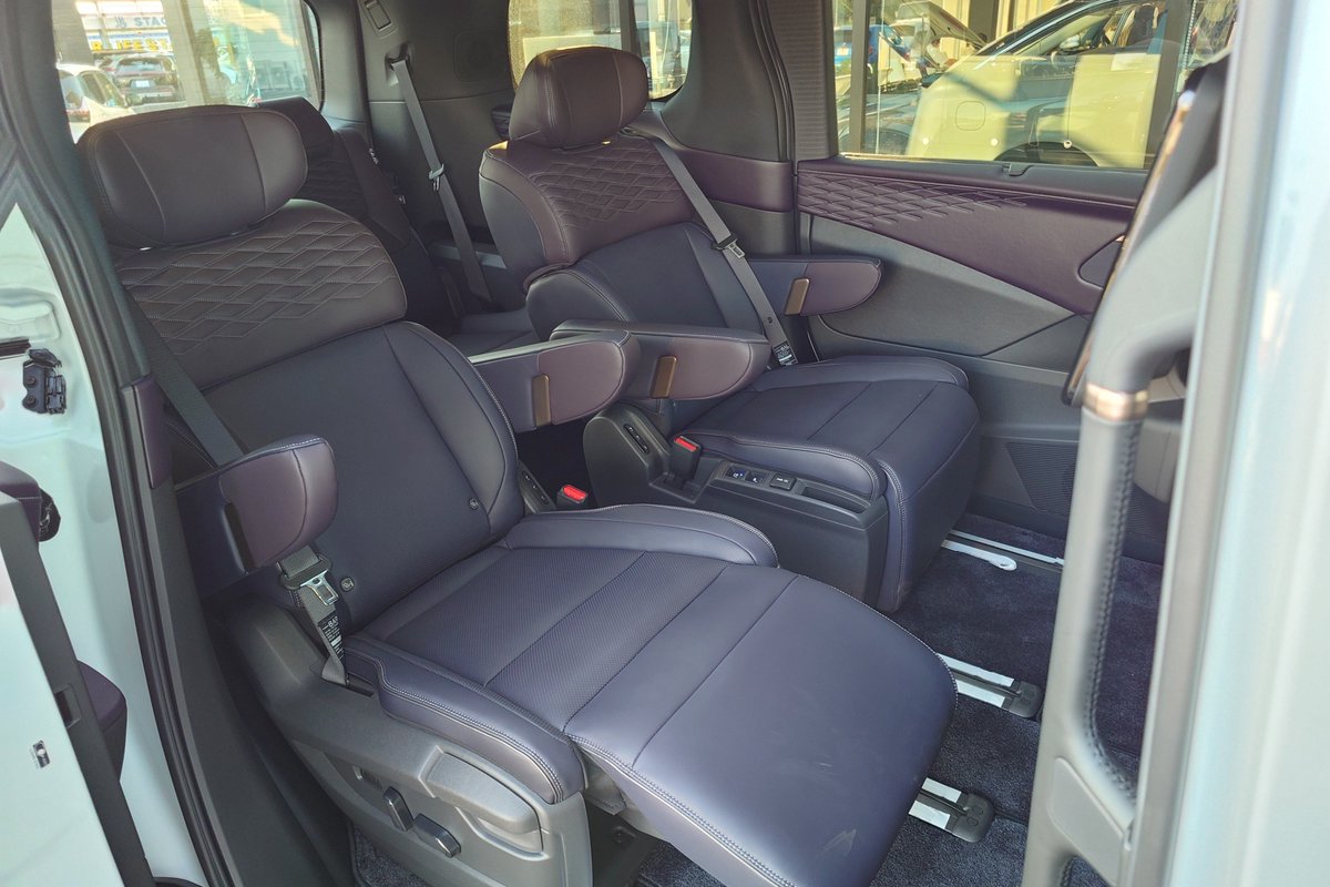 LLS_WW's tweet photo. 新型エルグランド試乗

ハンドリングは意のままに動く感じでとても運転がしやすい。このサイズ慣れしていない僕でもスムーズに運転ができた。
室内の静粛性も素晴らしくサンルーフを完全に開けてもノイズを感じなくて凄かった。 https://t.co/hgayajTrWx