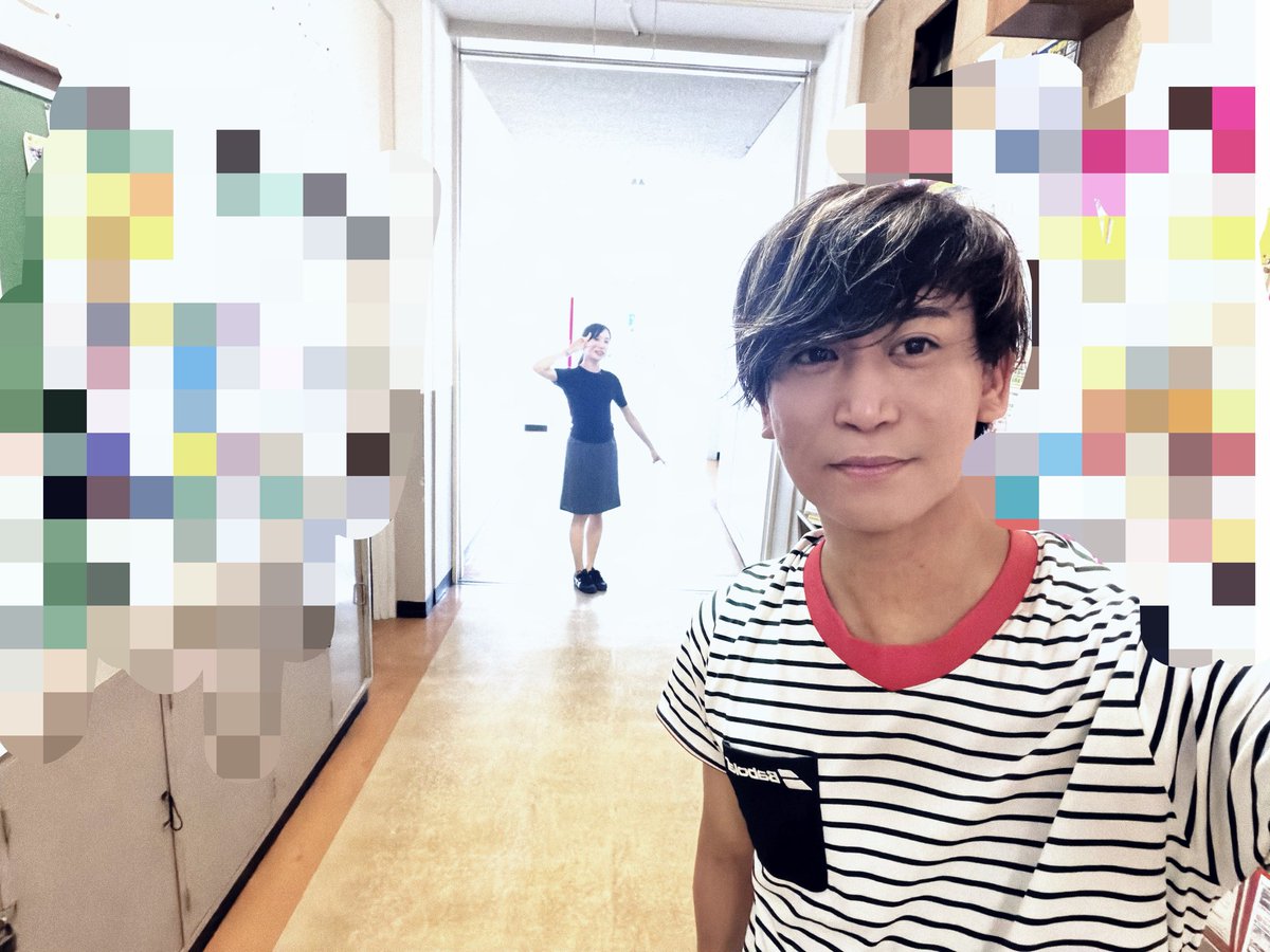 8年振りに母校いって担任の先生と写真撮ってきたんやけど、みんな博多