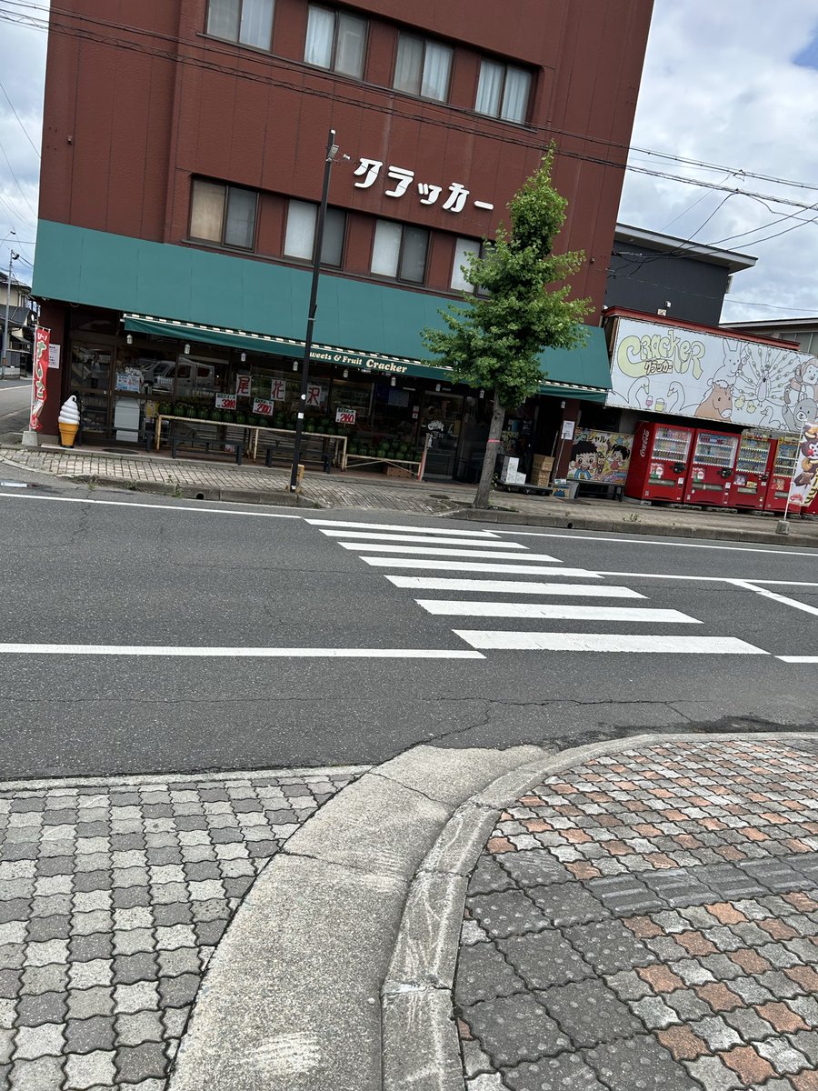 Fontaineschon's tweet photo. 河北町【クラッカー】

夕方の宗さん番組で見た覚えがあって今回初訪問💁‍♀️✨

有名キャラを模してるのか分からんけど耳に🎀付けた😽のを選んでみた🤣

🍦は地元山形の萬国☕️のソフト

我が市にも萬国の支店があり、むかし職場で淹れてたのがここの粉だったから親しみがあったし、🍦も美味かった〜⭐️ https://t.co/ztpFnmIvYL