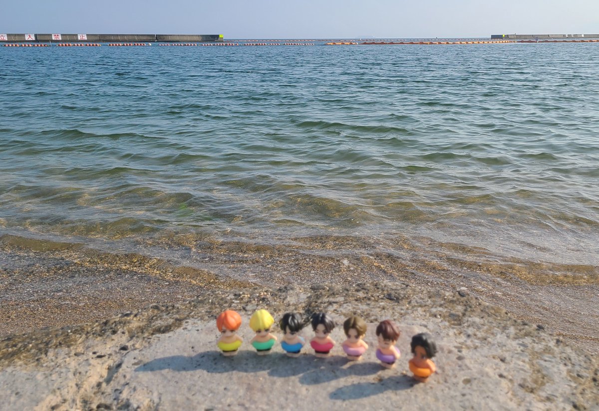 a_rina_west's tweet photo. まさかの中一日で須磨に行ってきました🏖
(おあいては一昨日同様まとうさん💙)

今日は謎解きと海眺めがメイン。風もあってのんびり波うち際でまったりしてた🌊
お友達も何人か来てたみたいだったけど誰1人遭遇できなかった…！ https://t.co/XrMxKq6XZ9