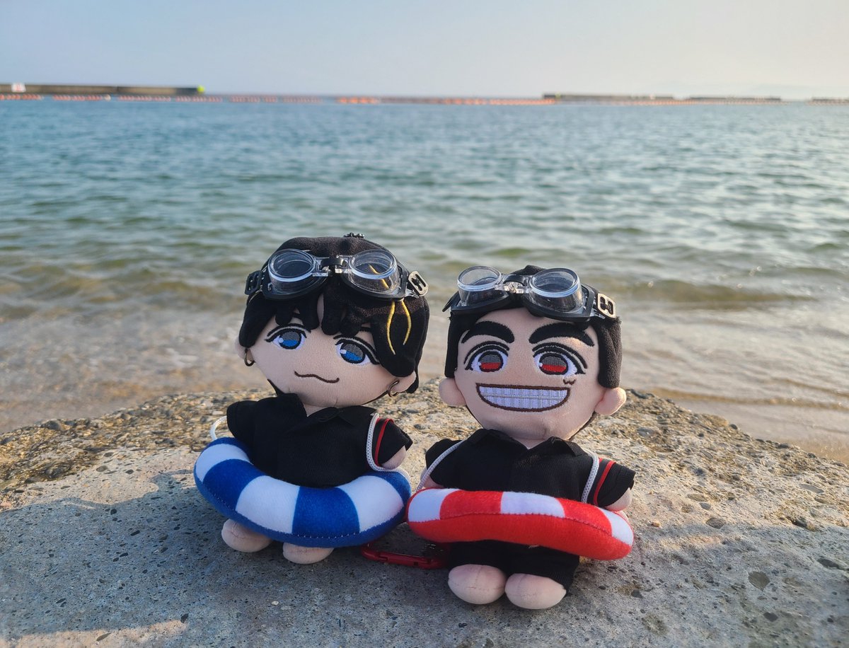 a_rina_west's tweet photo. まさかの中一日で須磨に行ってきました🏖
(おあいては一昨日同様まとうさん💙)

今日は謎解きと海眺めがメイン。風もあってのんびり波うち際でまったりしてた🌊
お友達も何人か来てたみたいだったけど誰1人遭遇できなかった…！ https://t.co/XrMxKq6XZ9
