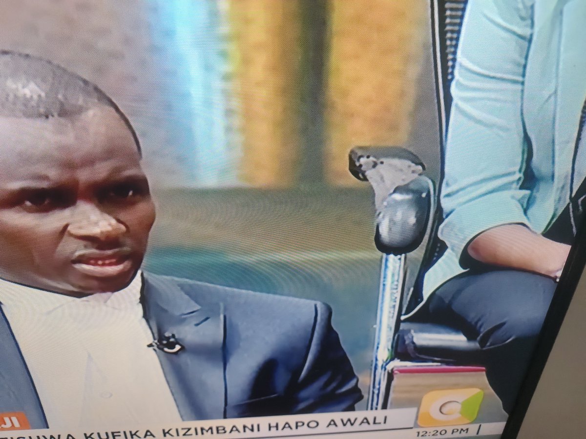 thuongumba's tweet photo. @citizentvkenya 
Na hii kiti haijanifurahisha.@LinusKaikai @MKapombe https://t.co/c5MhblAFqI
