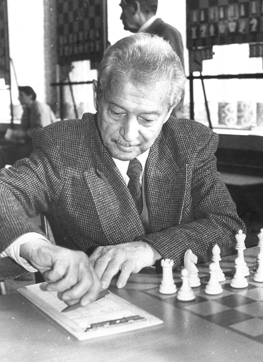 dgriffinchess's tweet photo. Pictured in his later years - the great Svetozar Gligorić (1923-2012), 11-time champion of Yugoslavia (when it was one of the World's strongest chess-playing nations) &amp; 3-time World Championship Candidate.
(📷via https://t.co/PaX544JLIg.) #chess https://t.co/IjSK30MrUh