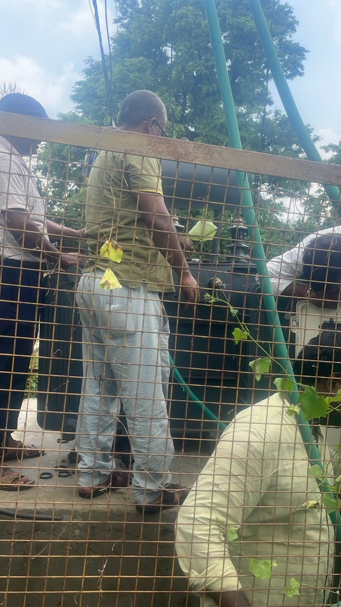 mvvnlgonda's tweet photo. LT ct meter installation work in progress @aksharmaBharat @CeDevipatan @MVVNLHQ @MVVNLmd @UPPCLLKO @dmgonda2 https://t.co/HKA1Rptwfv