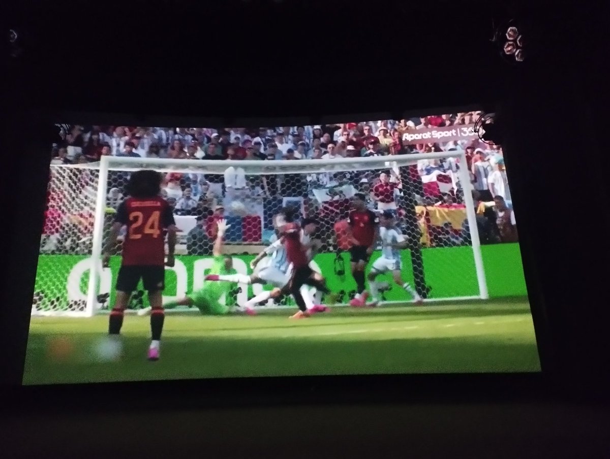 Ferial321's tweet photo. 😎⚽ بازیو‌ که تو‌سینما دیدم https://t.co/VanM38nIYn