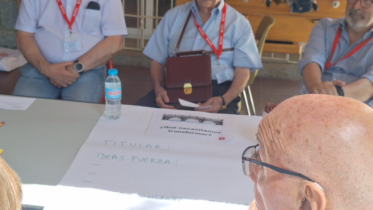 CaritasMadrid's tweet photo. Un alto en el camino para seguir avanzando.

Responsables de voluntariado del territorio, obras y servicios de #CáritasMadrid se han reunido en Cercedilla para compartir experiencias, reflexionar y seguir fortaleciendo el acompañamiento al voluntariado.
https://t.co/Ofjstf0Vai
#Voluntariado #Comunidad #Participación