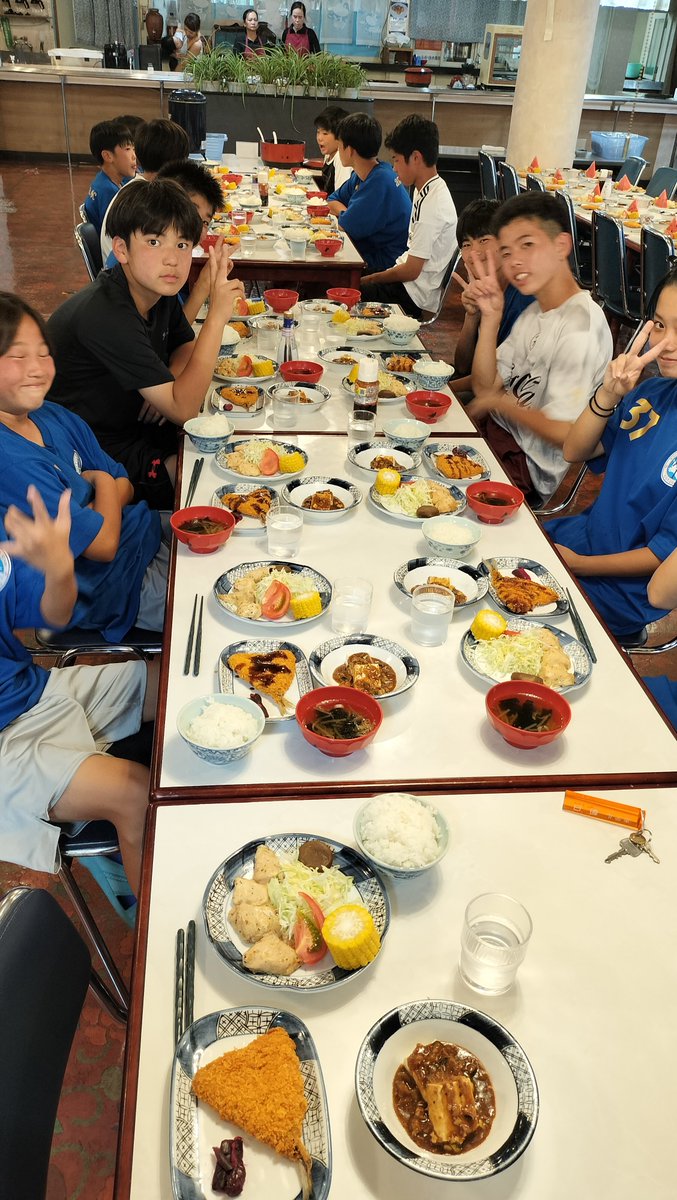 AmiFunto's tweet photo. [Jr.ユース]
菅平遠征U-13.4
もう1試合⚽️
その後はダウンをして、ホテルへ🚌💨
部屋に行って、夕食です🍚
ケア、エネルギーと栄養補給、休養✨️ https://t.co/jiusiGvvV8