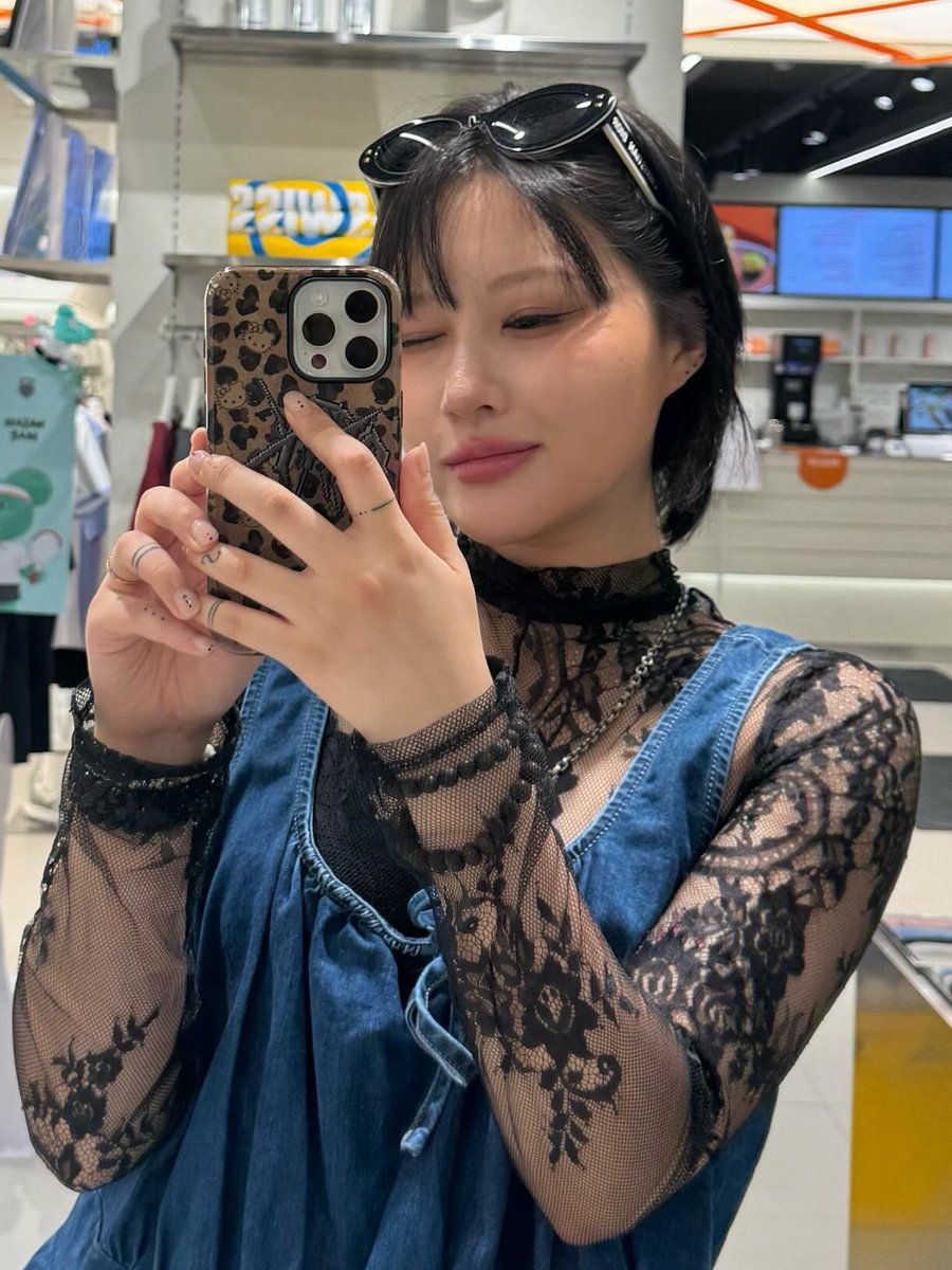 lunullaby's tweet photo. every time i be having the worst day and then i’ll have a prophetic dream where i see her tell me she’s gonna post something or go live, and then within a day she actually does
like i had a trauma this morning, took a nap, saw her, and now here she is again without fail! 🥺😭🥰 https://t.co/Uk9Lz9F9Uc