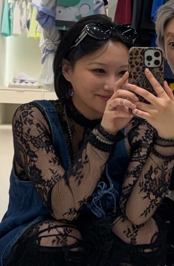 lunullaby's tweet photo. every time i be having the worst day and then i’ll have a prophetic dream where i see her tell me she’s gonna post something or go live, and then within a day she actually does
like i had a trauma this morning, took a nap, saw her, and now here she is again without fail! 🥺😭🥰 https://t.co/Uk9Lz9F9Uc