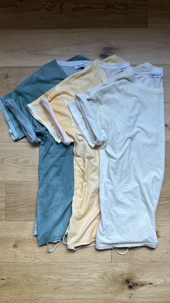 18_jirooo's tweet photo. ZOZOにある裾の切りっぱなしデザインがアクセントの、1枚で洒落る無地Tシャツ。 https://t.co/aAnt1vfXYY