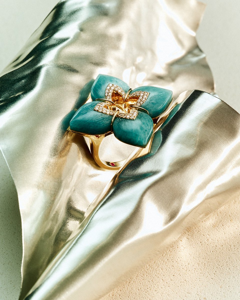 RobertoCoin1's tweet photo. Like sunlight dancing across Venetian canals. Venetian Princess comes alive through warmth, gold, and color.

#RobertoCoin #VenetianPrincess https://t.co/yXNyLVi3m0