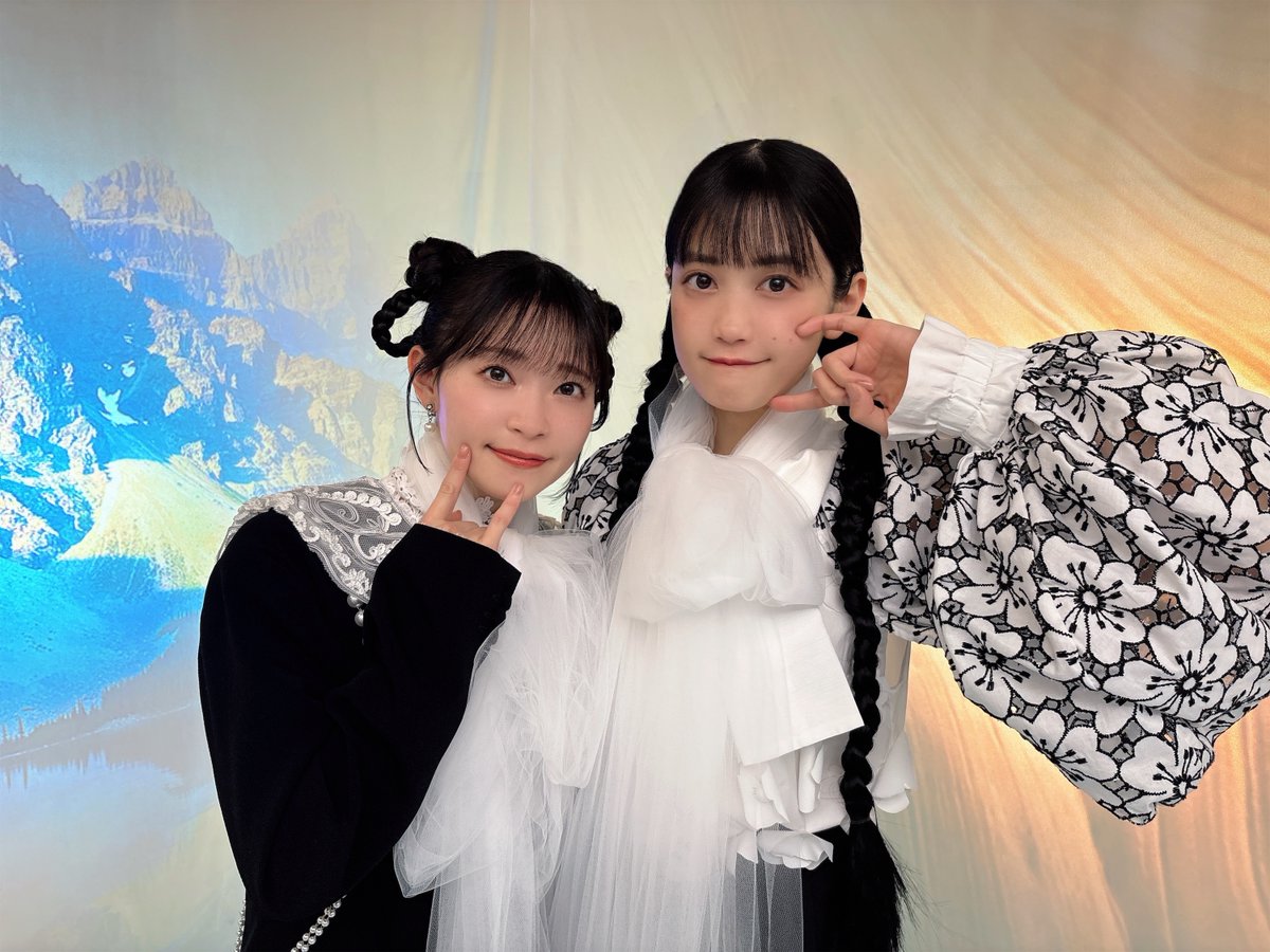 harmoe_official's tweet photo. ◯本日発売◇

#𝒉𝒂𝒓𝕞𝕠𝕖 𝟹𝚛𝚍 𝙰𝚕𝚋𝚞𝚖
"𝚝𝚠𝚒𝚌𝚎 𝚞𝚙𝚘𝚗 𝚊 𝚝𝚒𝚖𝚎"

ぜひお気に入りの楽曲みつけてください🌟

🎶配信
https://t.co/IpxarpiRK7

📀商品情報
https://t.co/JK6ZWdgjMv

🌻MV
https://t.co/tEvRwsxb1W

#岩田陽葵 #小泉萌香 https://t.co/85xcMp1PUw