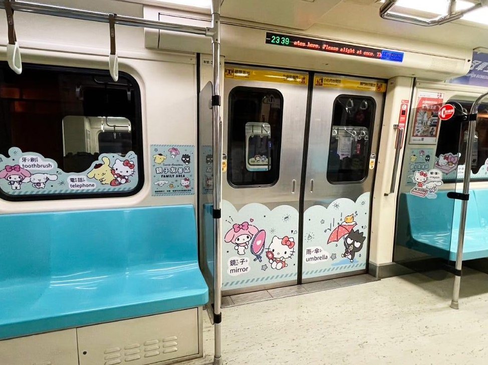 Toppy010260's tweet photo. 台湾のMRT、可愛く装飾されがち。 https://t.co/gLeL4oDvx7