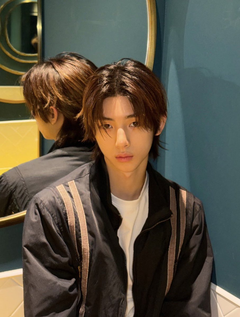 juhoonfv's tweet photo. juhoon with orangeish lighting is my favorite genre ever https://t.co/Yzf9tGBS5B
