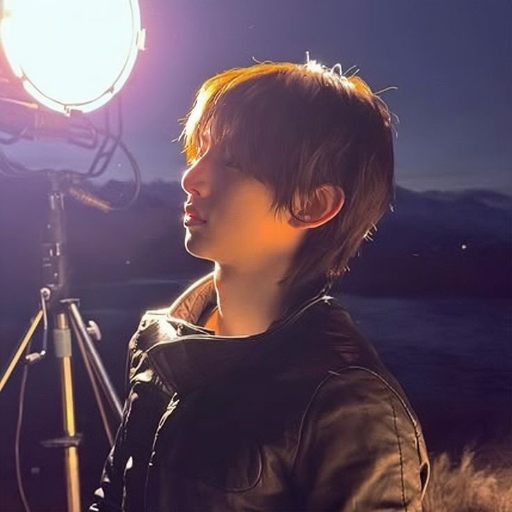 juhoonfv's tweet photo. juhoon with orangeish lighting is my favorite genre ever https://t.co/Yzf9tGBS5B