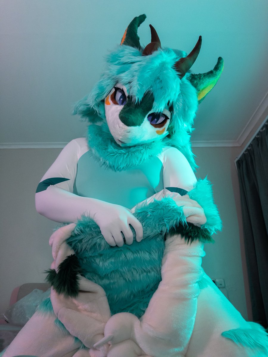 nerdywoffy's tweet photo. Did you know dragons can shed their skin? 😏 https://t.co/ZH0RbKO5jK