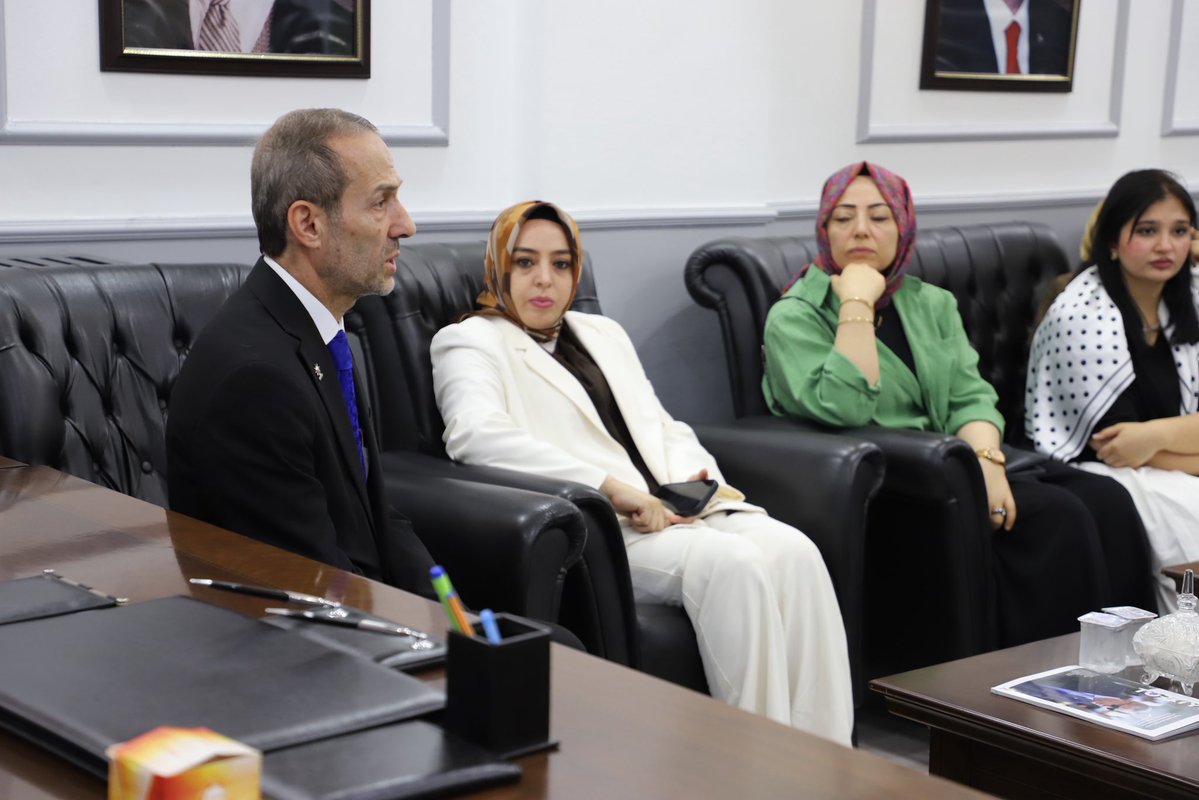 bingolakparti's tweet photo. MKYK üyemiz Abdurrahman Akyüz İl Başkanımız @yilmaz_seven’i makamında ziyaret etti. Teşkilat üyelerimizle bir araya gelerek sohbet etti. 

@Aakyuz54 @masifegundogdu @EnessAslan_ https://t.co/vPrybijJok