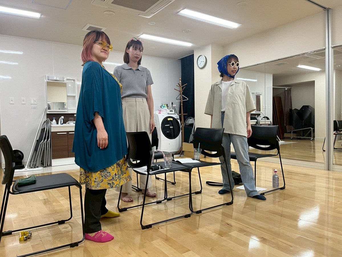 mai15_neco's tweet photo. #むらくもパーソンズ 裏話🗣💭

わたし、歴代メガネたちも気に入ってた。
本番のオレンジちゃんもめちゃくちゃ似合ってる自信あって、とてもスタイリッシュに登場できました🫶🏻
稽古写真や動画も載せてOKだけどこの姿だけは本番まで非公開で、写真選びに苦労しました🤫

#カタリナアートレストラン https://t.co/h47eFrWNDZ