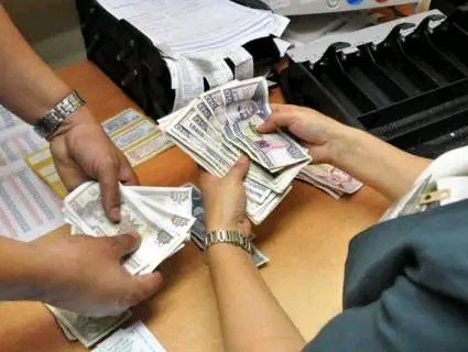 MTSS_CUBA's tweet photo. A partir de julio, el salario mínimo en Cuba sube de 2100 a 3210 pesos, con incrementos que llegarán efectivamente en agosto. 
¡Comparte esta buena noticia y mantente informado! 
Gaceta Oficial No. 60 Ordinaria de 2026 ⬇️
https://t.co/drrt5kmHz8 https://t.co/Ad2jb1M53s