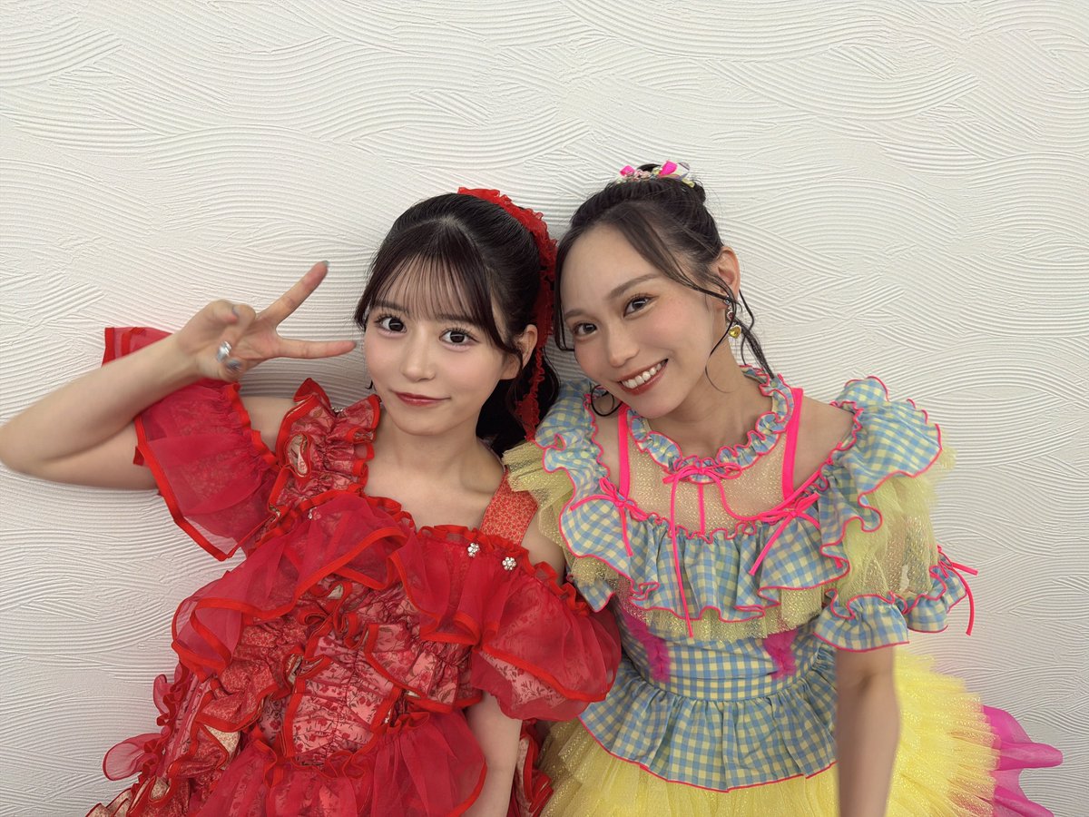 aki_toyonaga's tweet photo. 夢へのルートのセンターをさせていただいたのだけど、実は夜な夜ないつも先に走っていった同期のことを思い浮かべながら聴いている曲で、気合い入ってたんだけど、そんな曲を歌う前に思わぬ遭遇をした🍒
歌詞が余計に沁みましたね。

アイドル同士で会えるとやっぱ嬉しい🥰

#サマフェス2026
#あまあき https://t.co/cA3sHEAUis